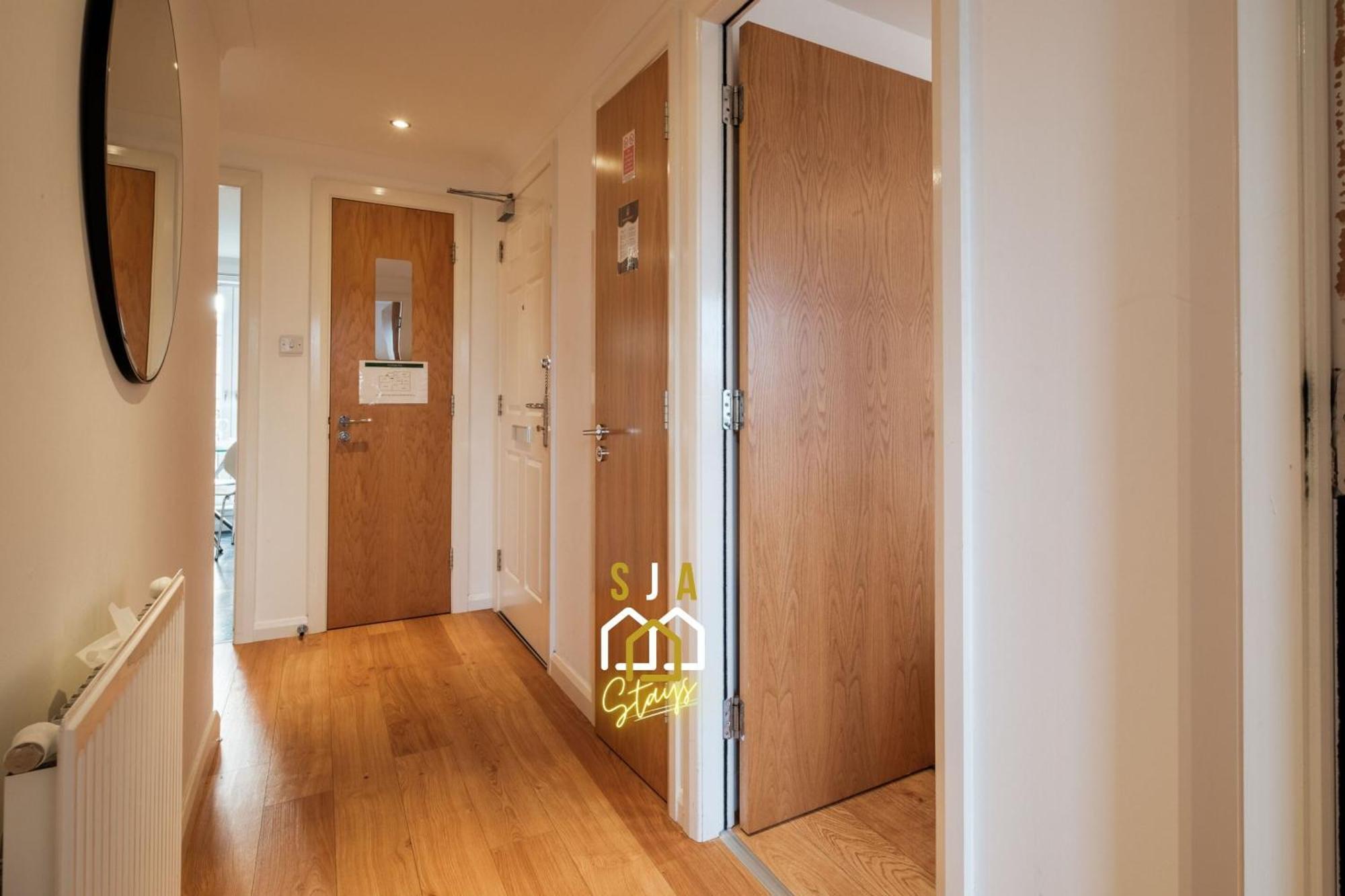 Mackie - Sja - 3 Bed With Parking Apartment *