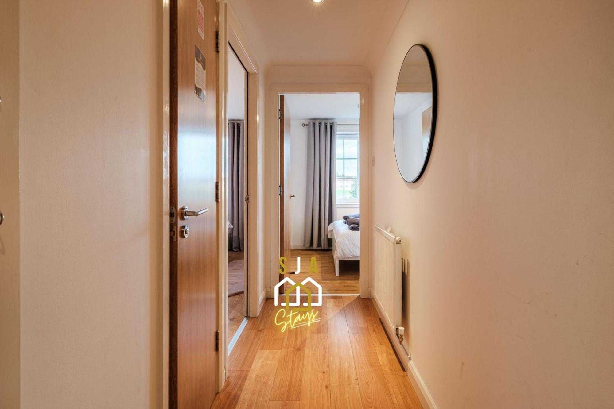 Mackie - Sja - 3 Bed With Parking Apartment