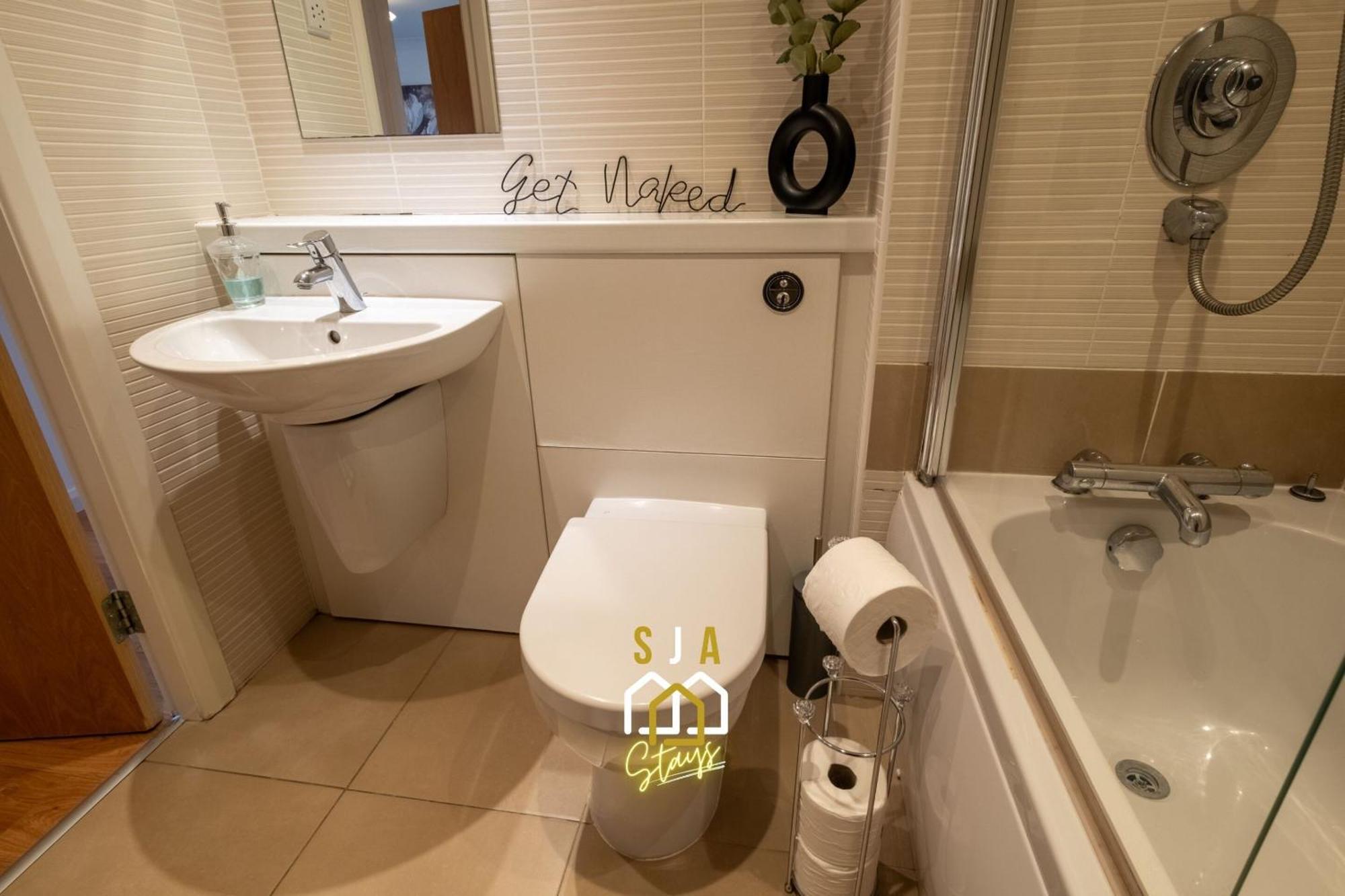 Mackie - Sja - 3 Bed With Parking Apartment