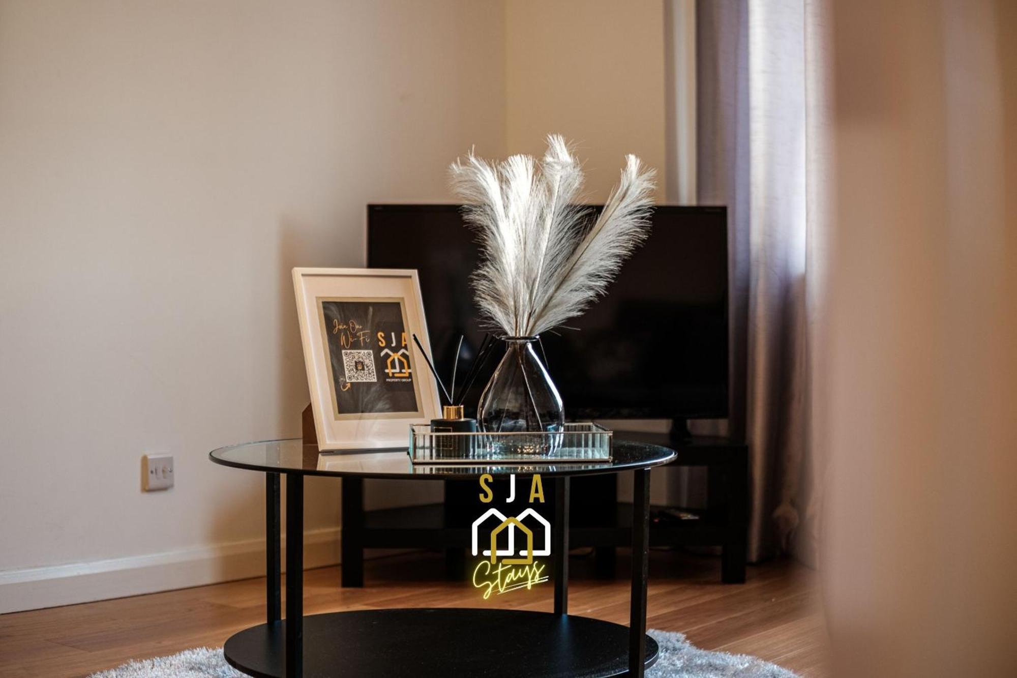 Mackie - Sja - 3 Bed With Parking * Westhill