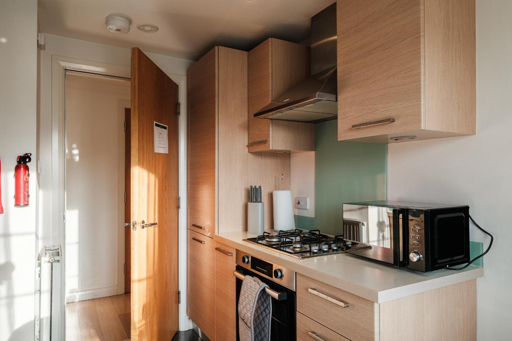 Mackie - Sja - 3 Bed With Parking Apartment Westhill