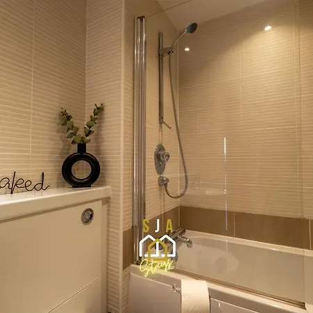 Mackie Residence - Sja Stays - 3 Bed Apartment With Parking Westhill Buitenkant foto