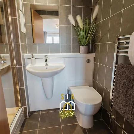 Mackie Residence - Sja Stays - 3 Bed Apartment With Parking Westhill Buitenkant foto
