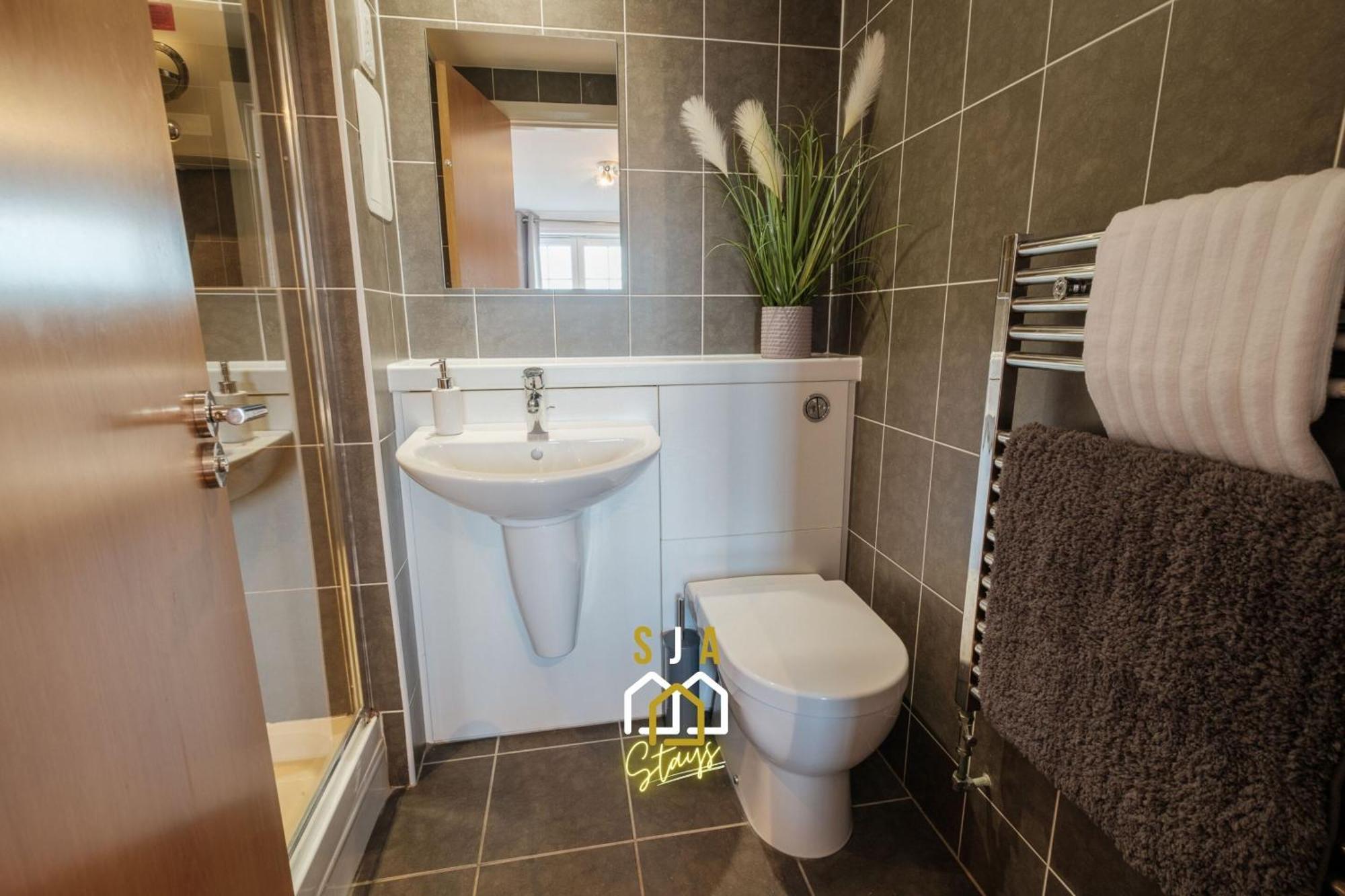 Mackie - Sja - 3 Bed With Parking Apartment Westhill