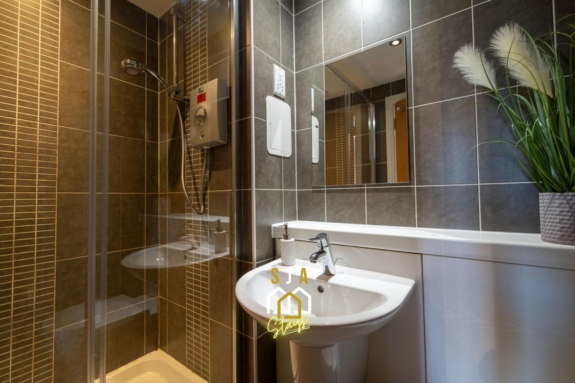 Mackie - Sja - 3 Bed With Parking * Westhill