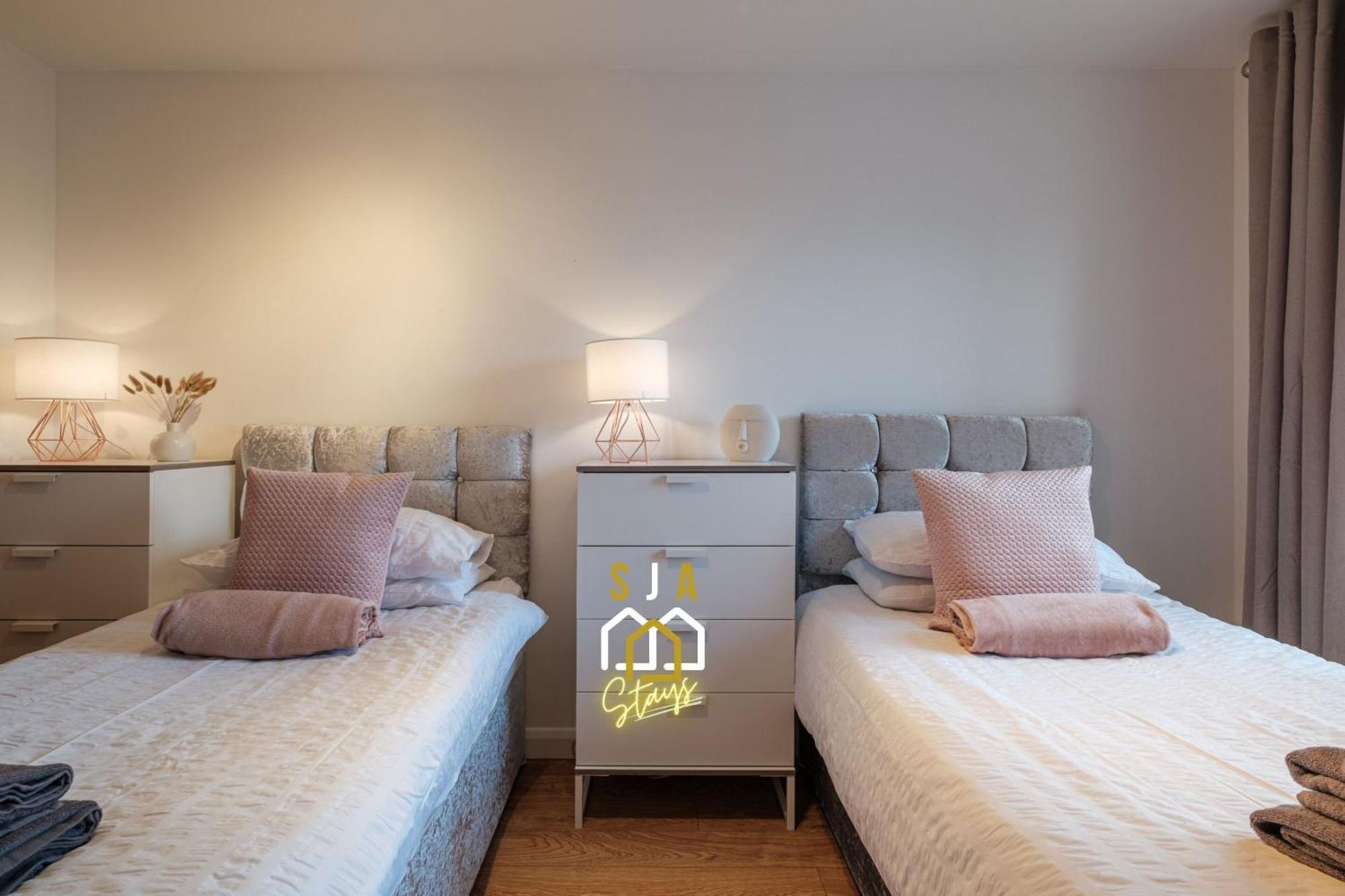Mackie - Sja - 3 Bed With Parking *