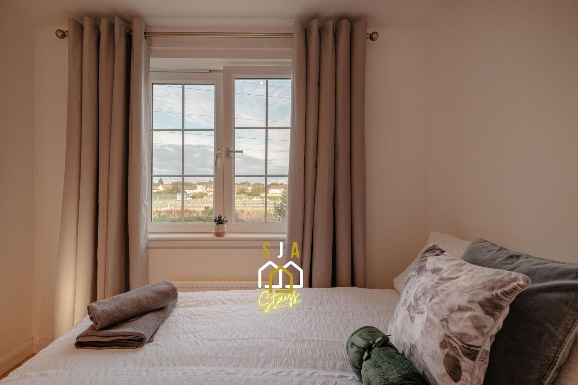 Mackie - Sja - 3 Bed With Parking *