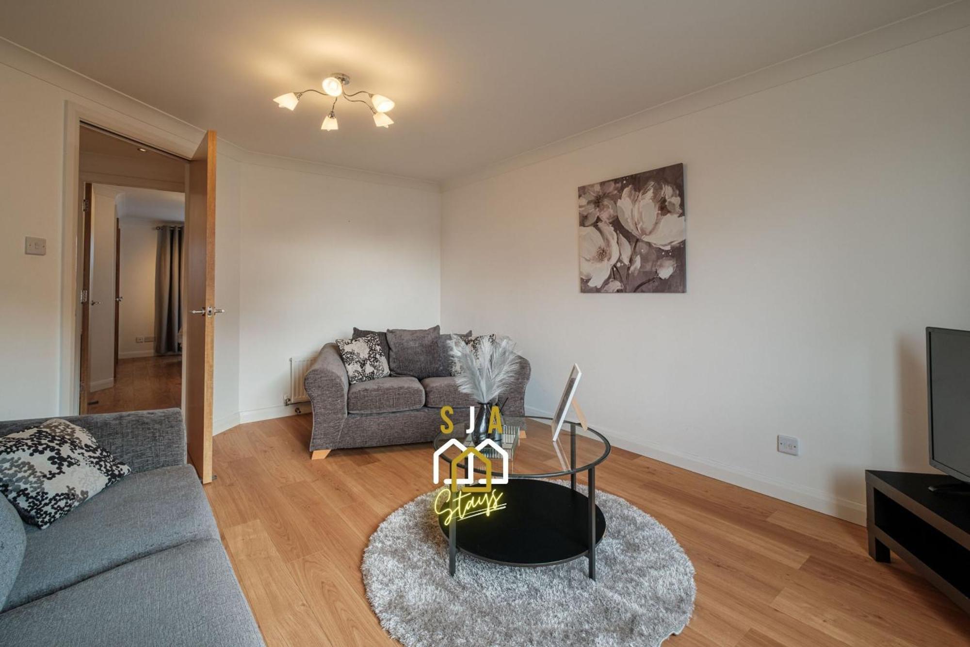Mackie - Sja - 3 Bed With Parking Apartment Westhill