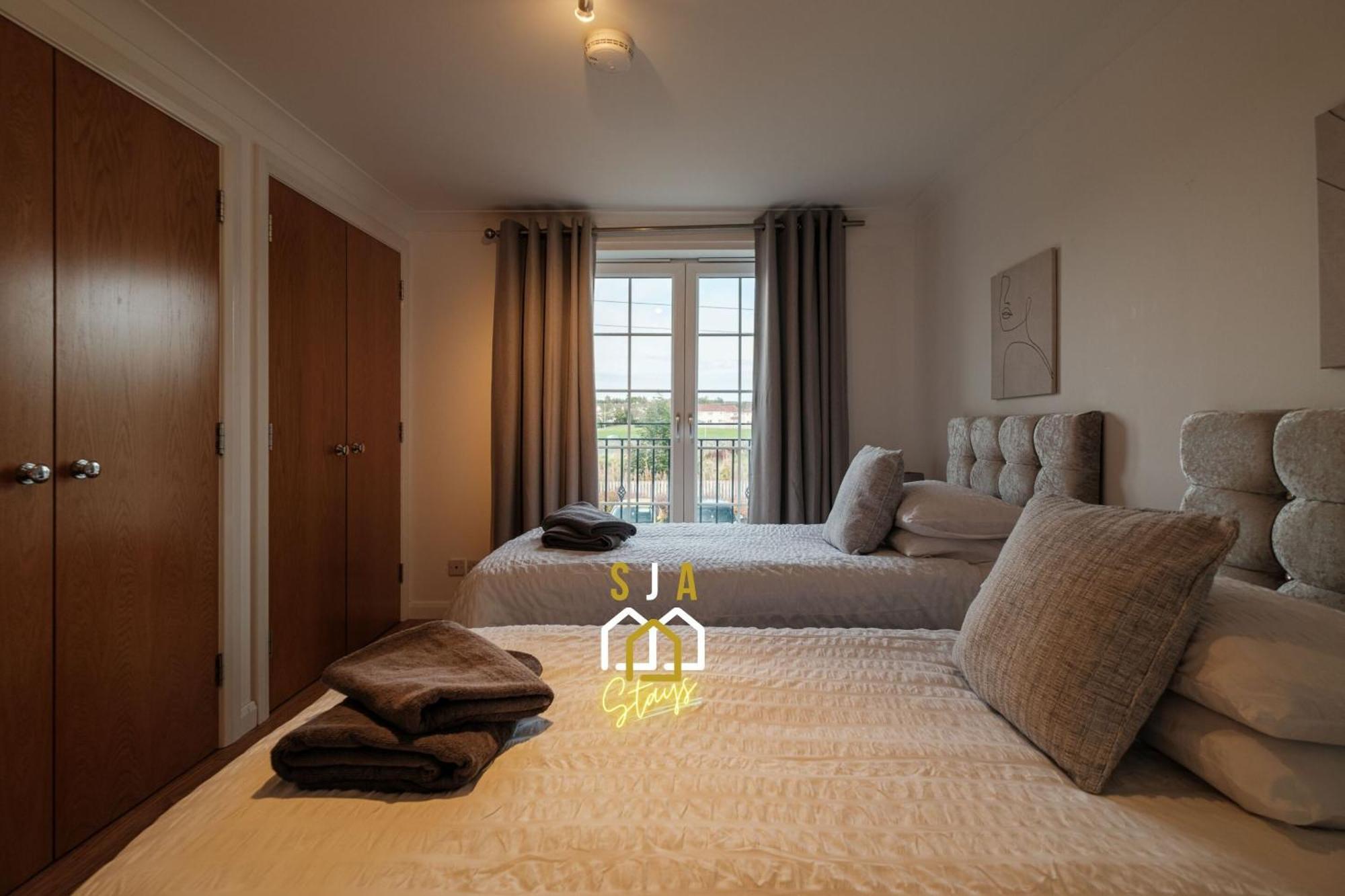 Mackie - Sja - 3 Bed With Parking * Westhill