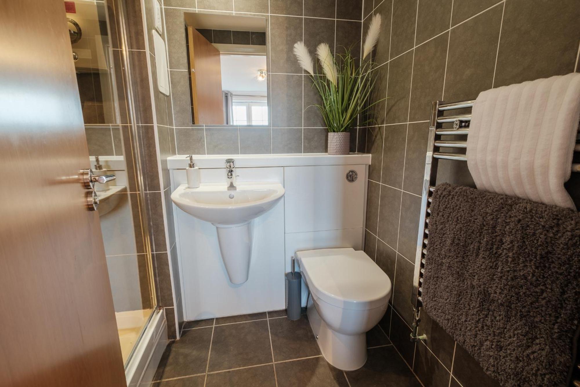 Mackie - Sja - 3 Bed With Parking