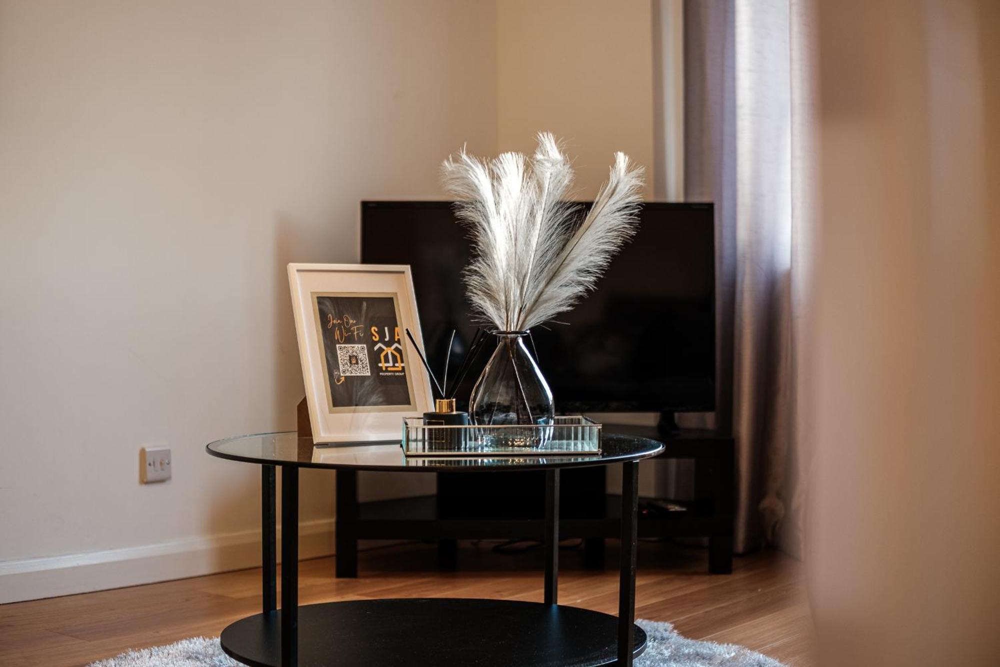 Mackie - Sja - 3 Bed With Parking Apartment