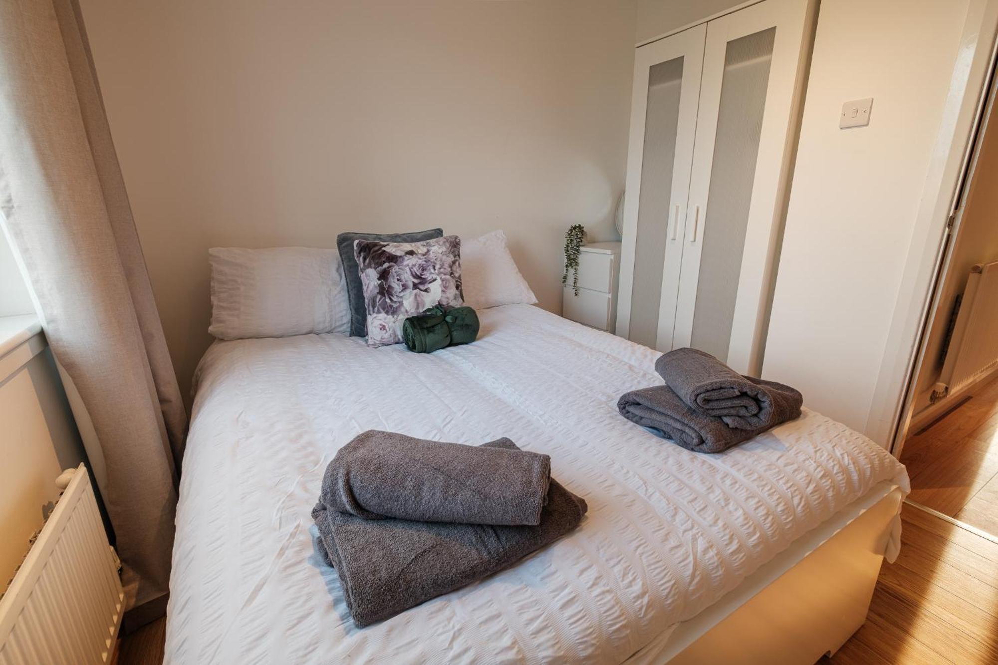 Mackie - Sja - 3 Bed With Parking Apartment