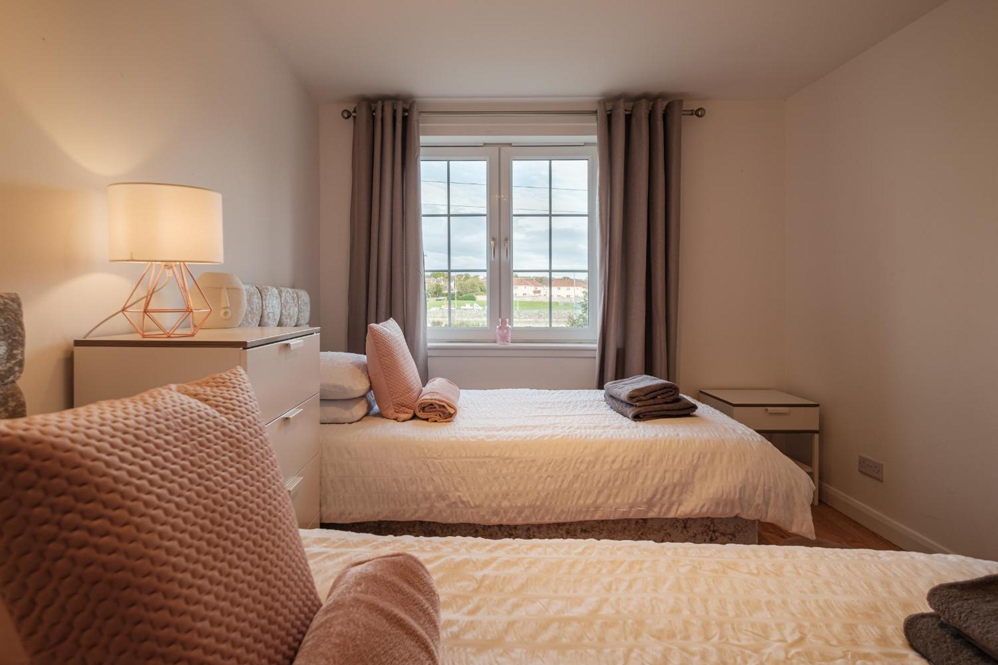 Apartment Mackie - Sja - 3 Bed With Parking Westhill