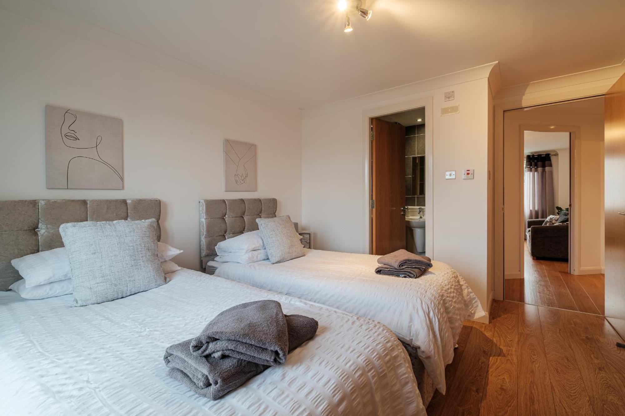 Mackie - Sja - 3 Bed With Parking *