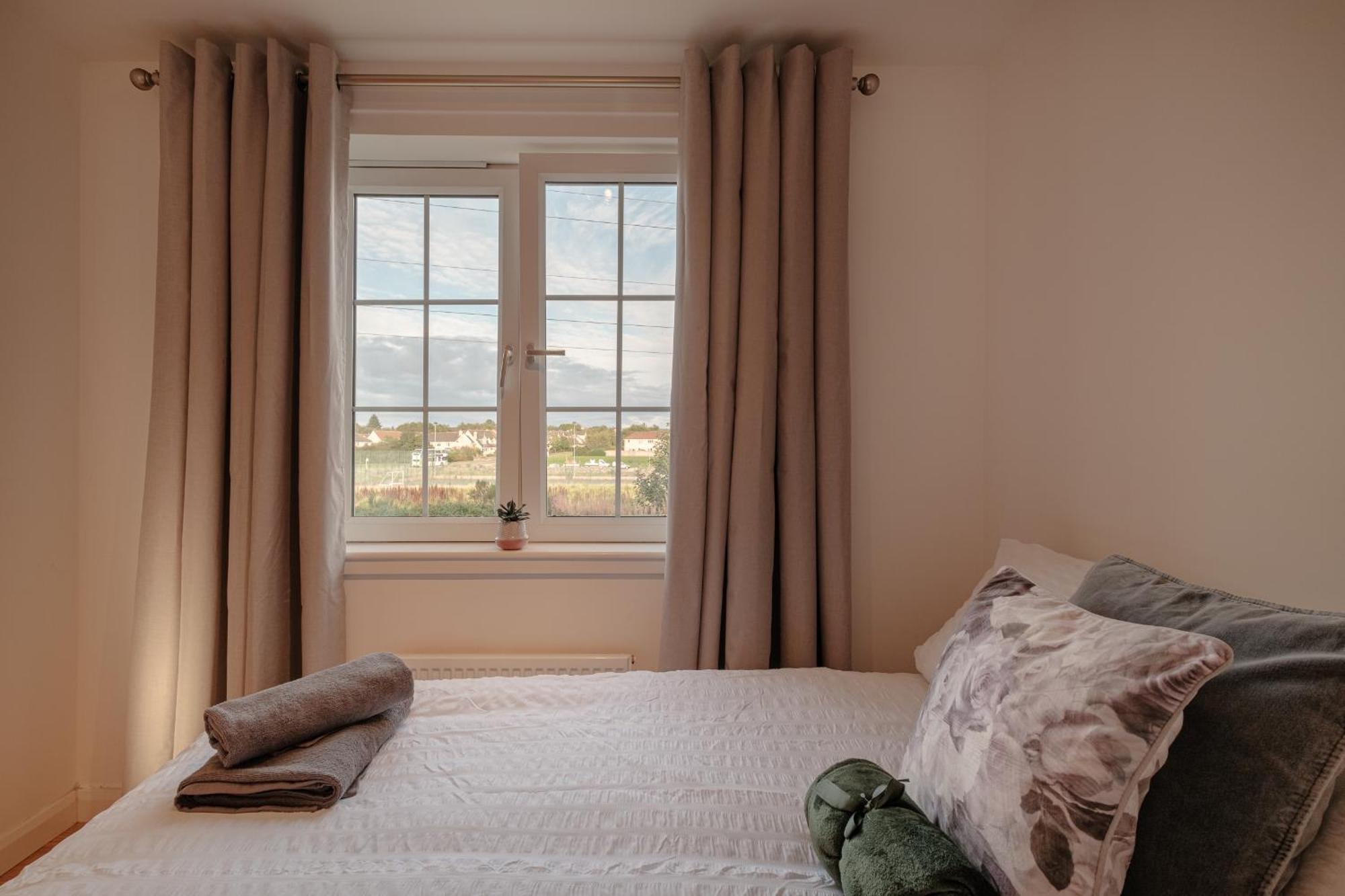 Mackie - Sja - 3 Bed With Parking