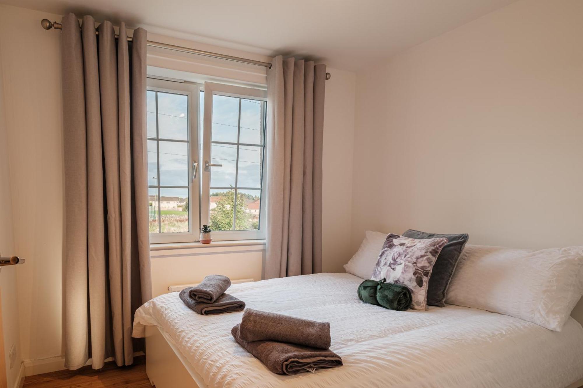 Mackie - Sja - 3 Bed With Parking Apartment