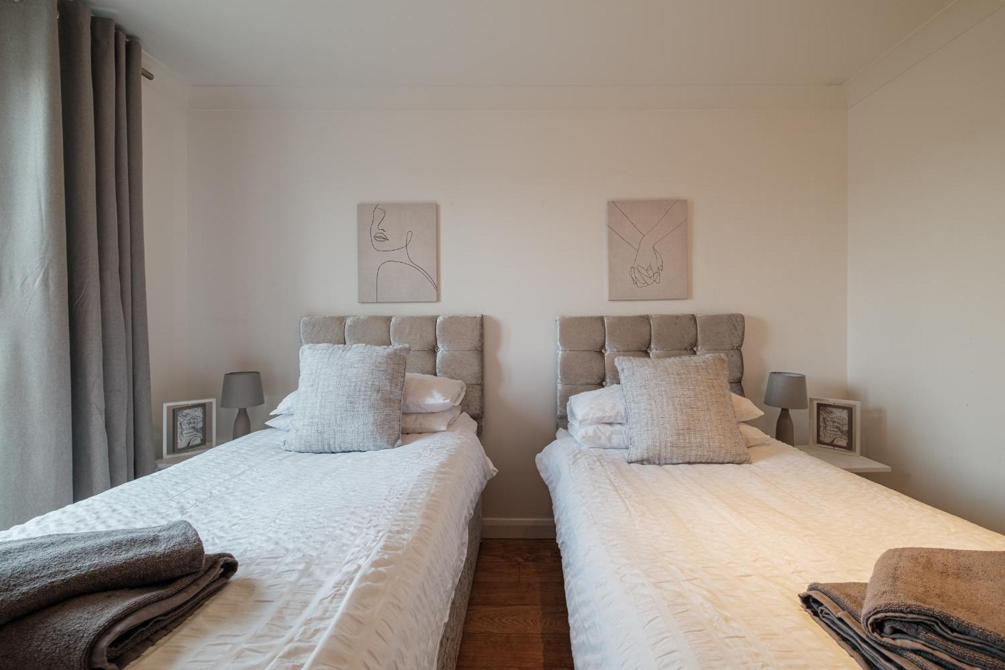 Mackie - Sja - 3 Bed With Parking Apartment *